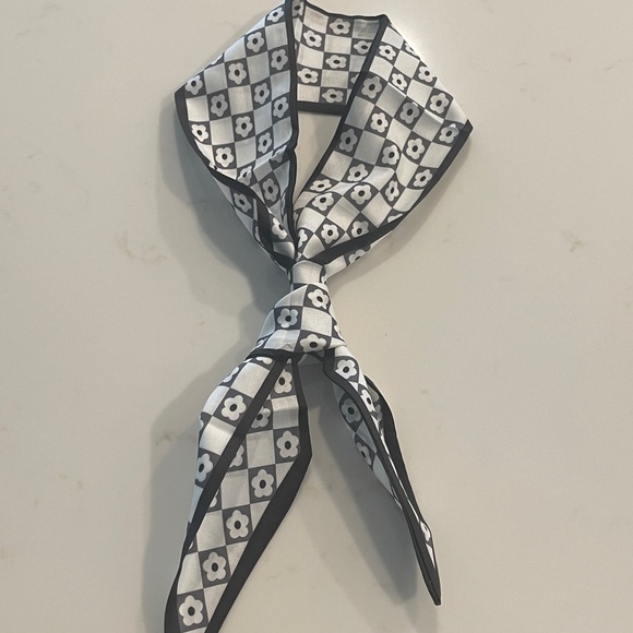 Two Elegant floral and Paisley Patterned neckerchief scarfs NWOT - Picture 3 of 5